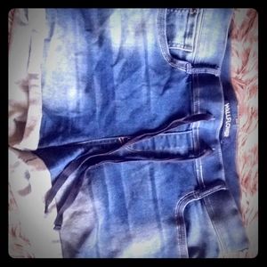 Wallflower stretchy denim shorts ♥️